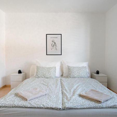 The Dante Villa Apartments Прага Экстерьер фото