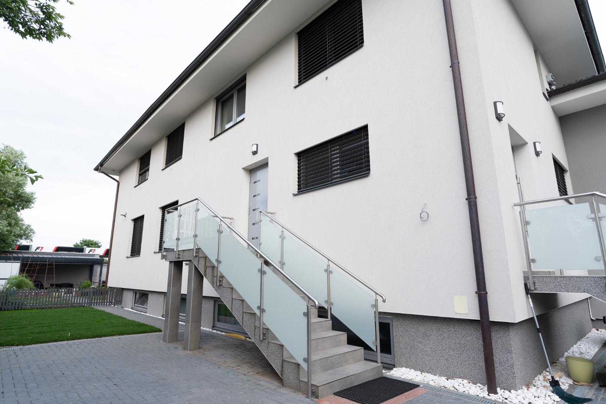 The Dante Villa Apartments Прага Экстерьер фото